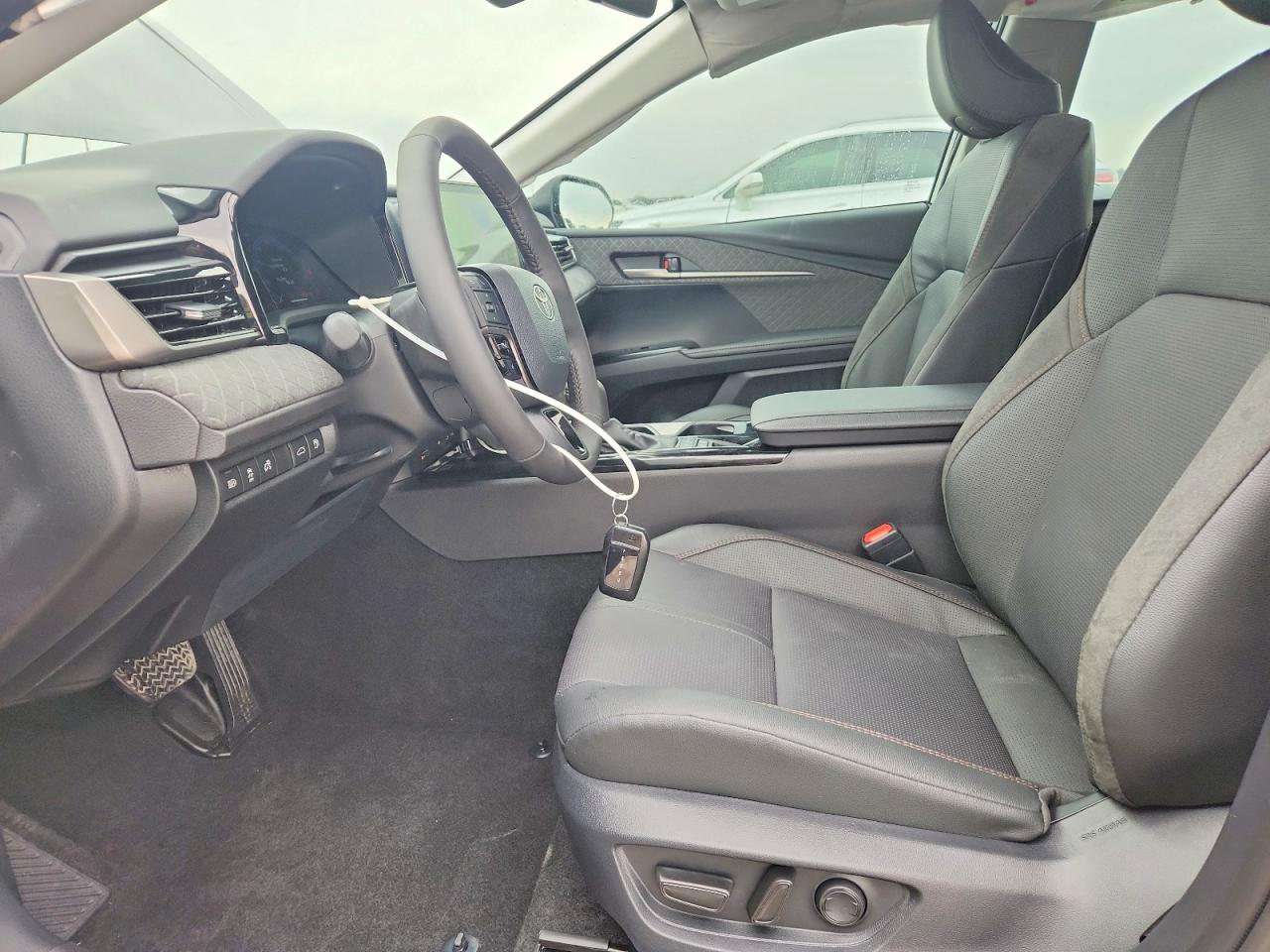 2026 TOYOTA CAMRY XLE photo 7