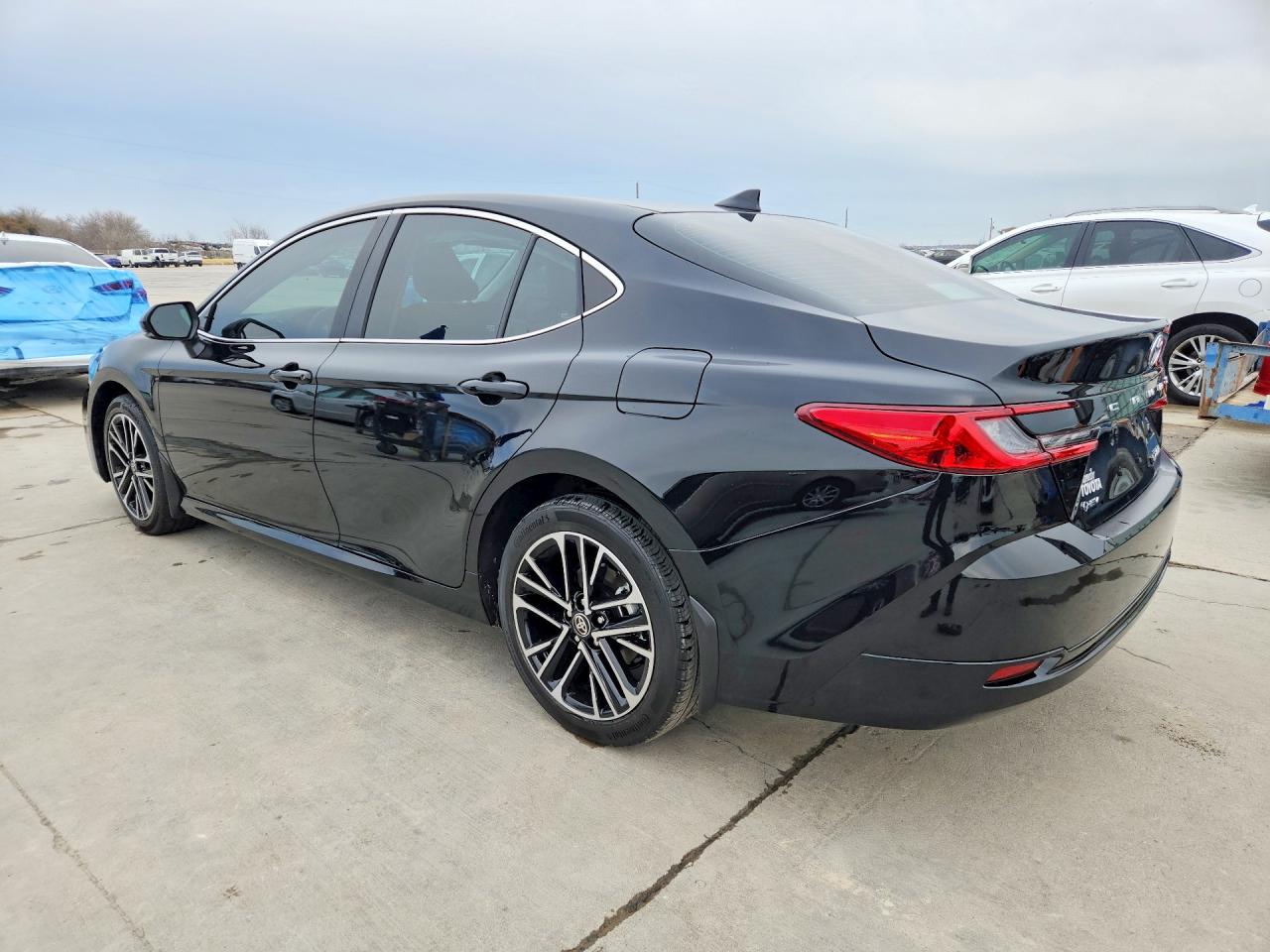 2026 TOYOTA CAMRY XLE photo 2