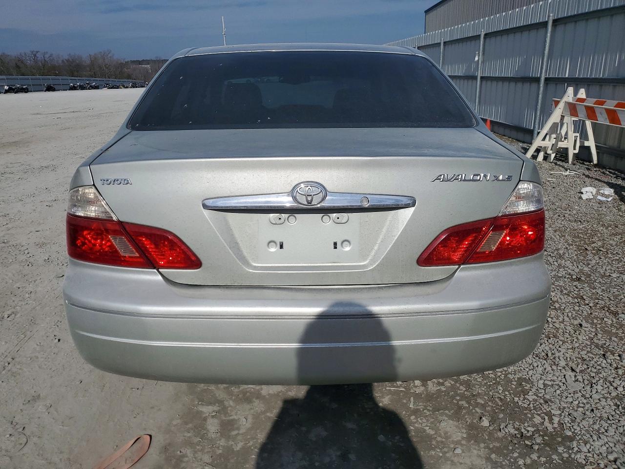 2003 TOYOTA AVALON XL photo 21