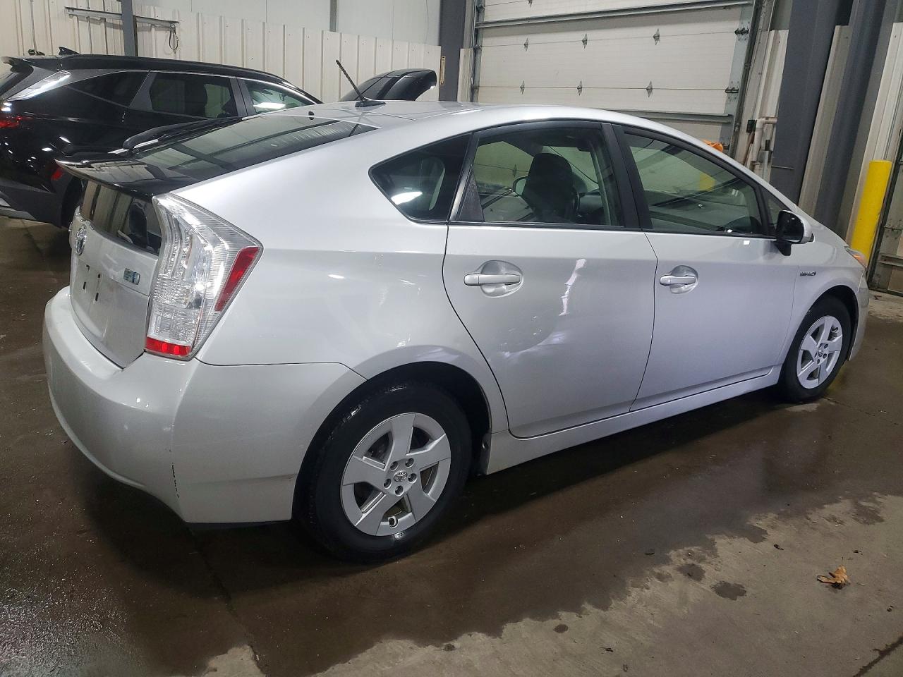 2011 TOYOTA PRIUS TWO photo 7