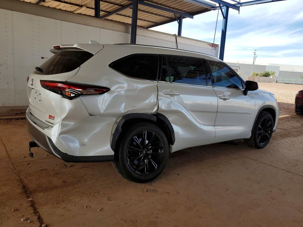 2023 TOYOTA HIGHLANDER PLATINUM photo 3