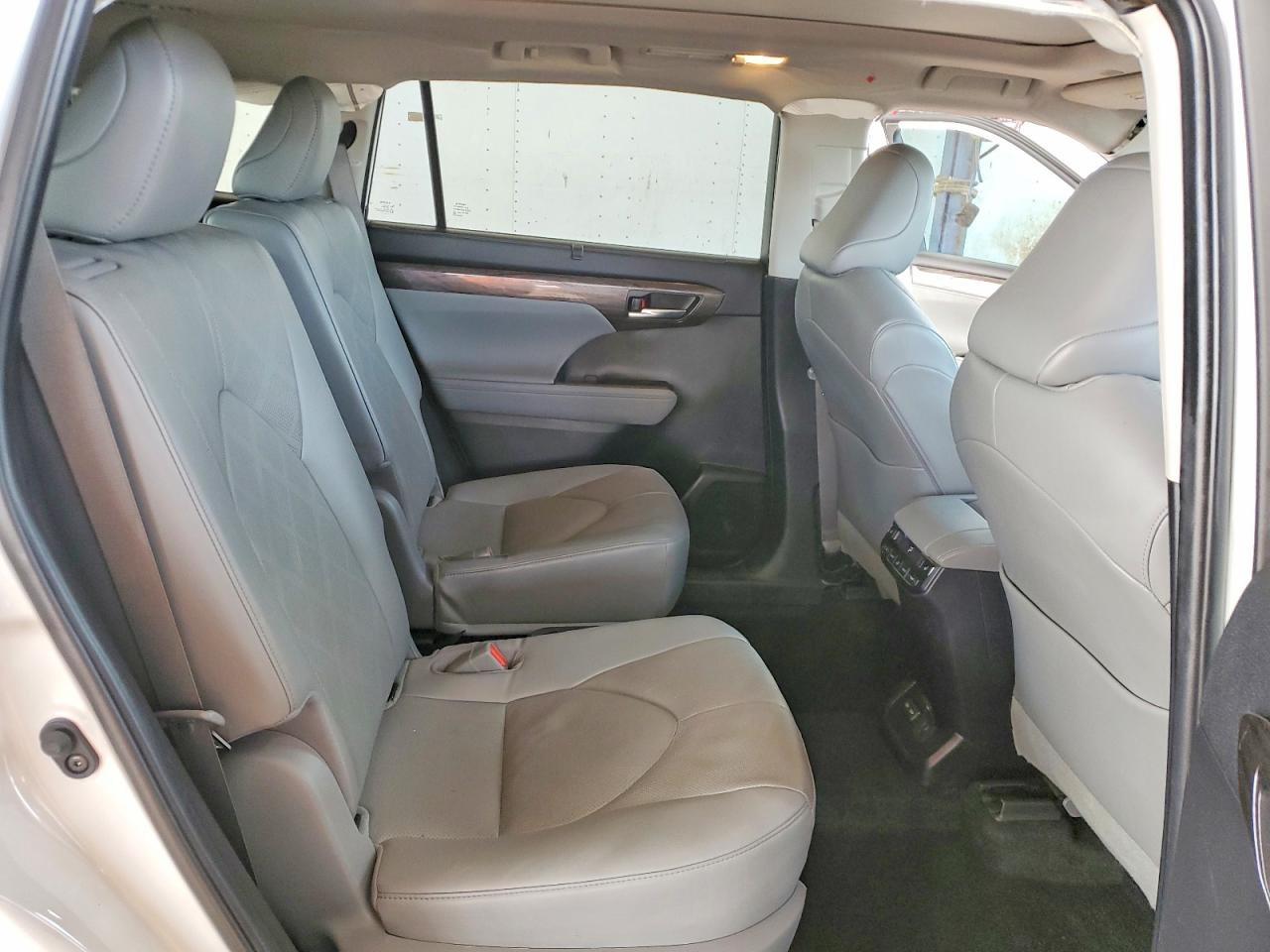 2023 TOYOTA HIGHLANDER PLATINUM photo 11