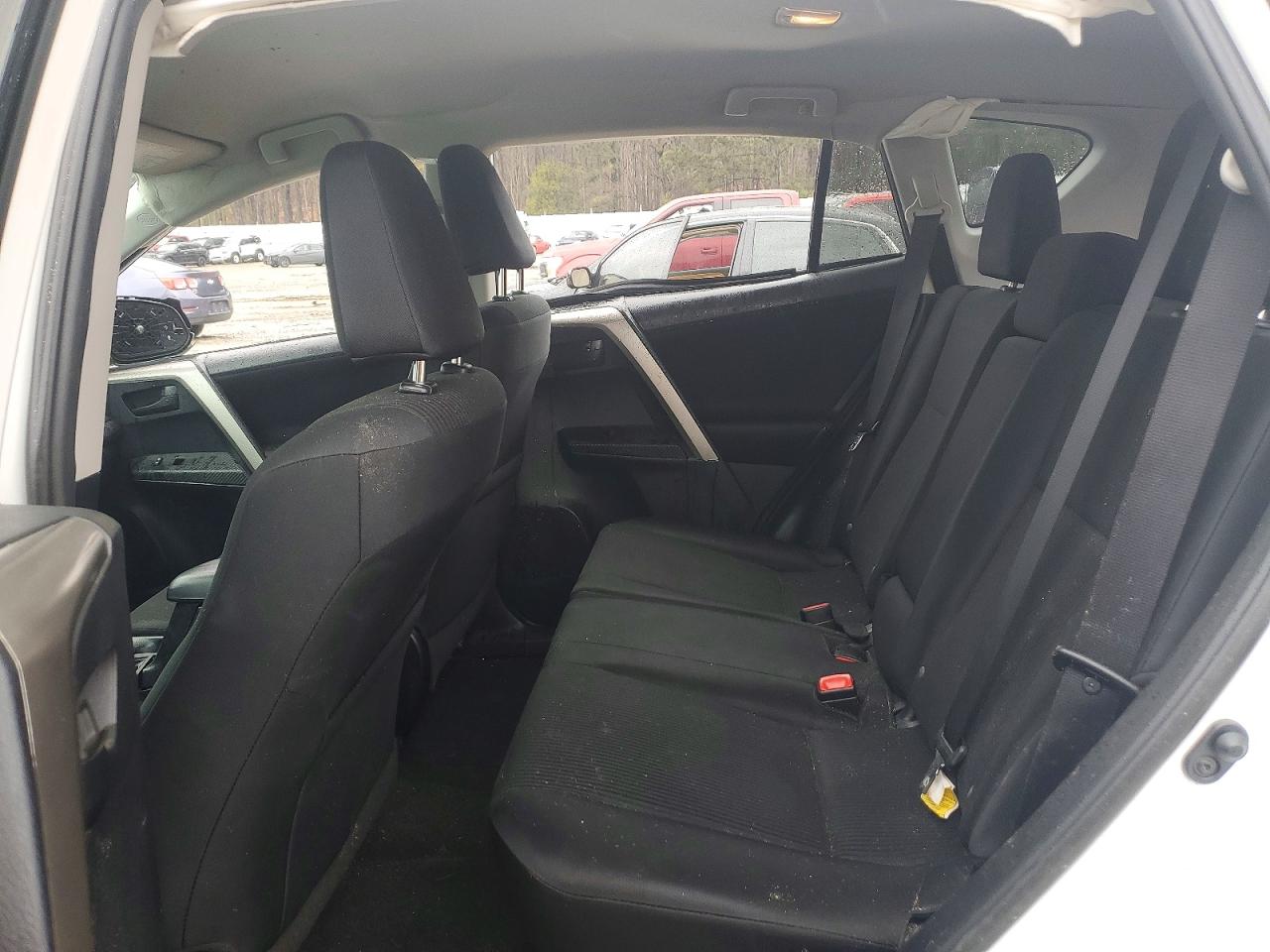 2015 TOYOTA RAV4 LE photo 31