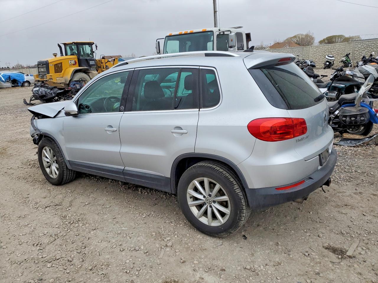 2017 VOLKSWAGEN TIGUAN photo 3