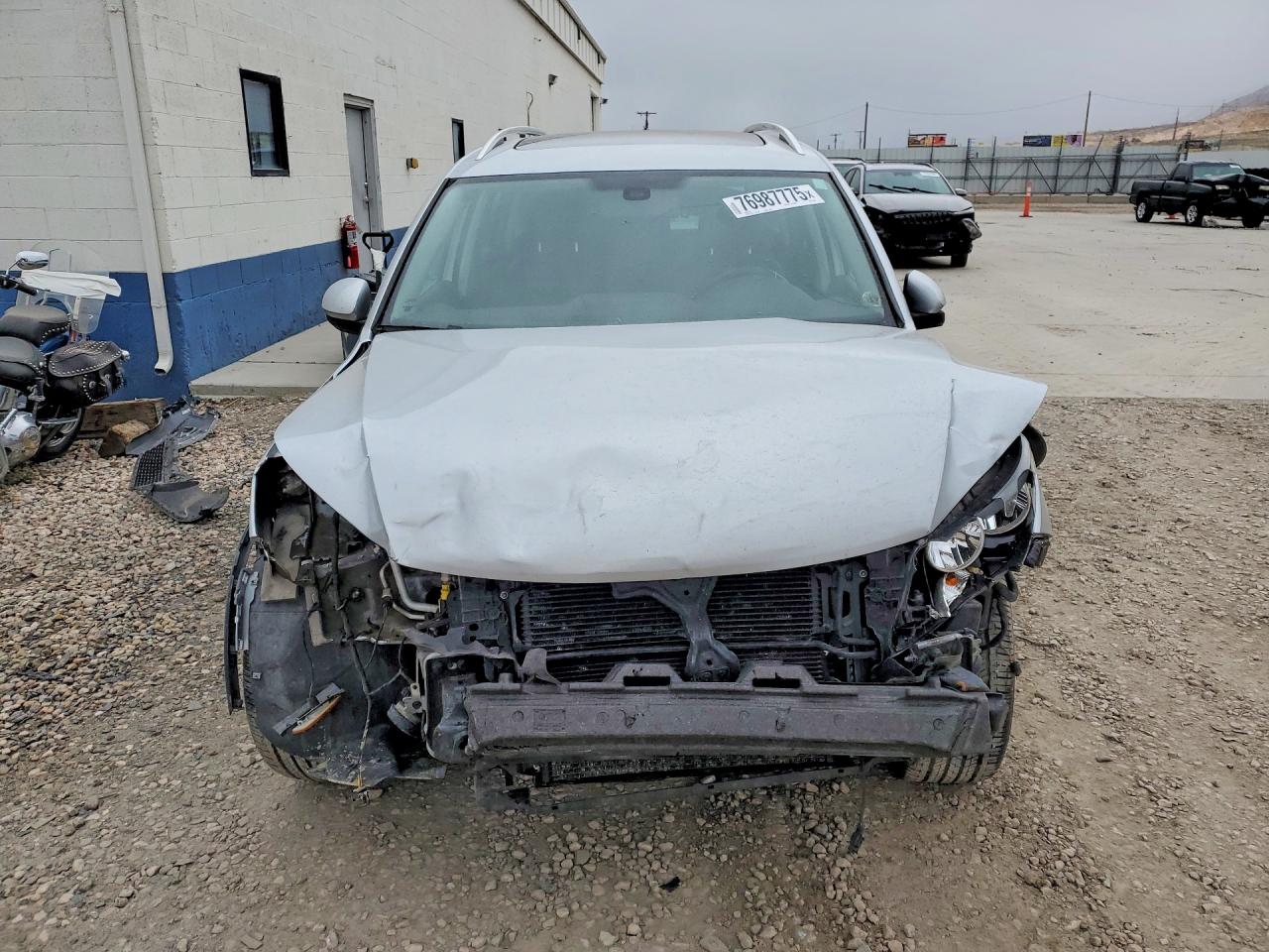 2017 VOLKSWAGEN TIGUAN photo 9