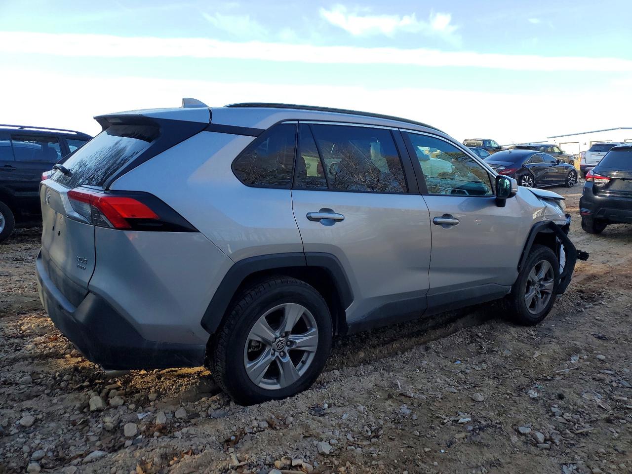2024 TOYOTA RAV4 XLE photo 3