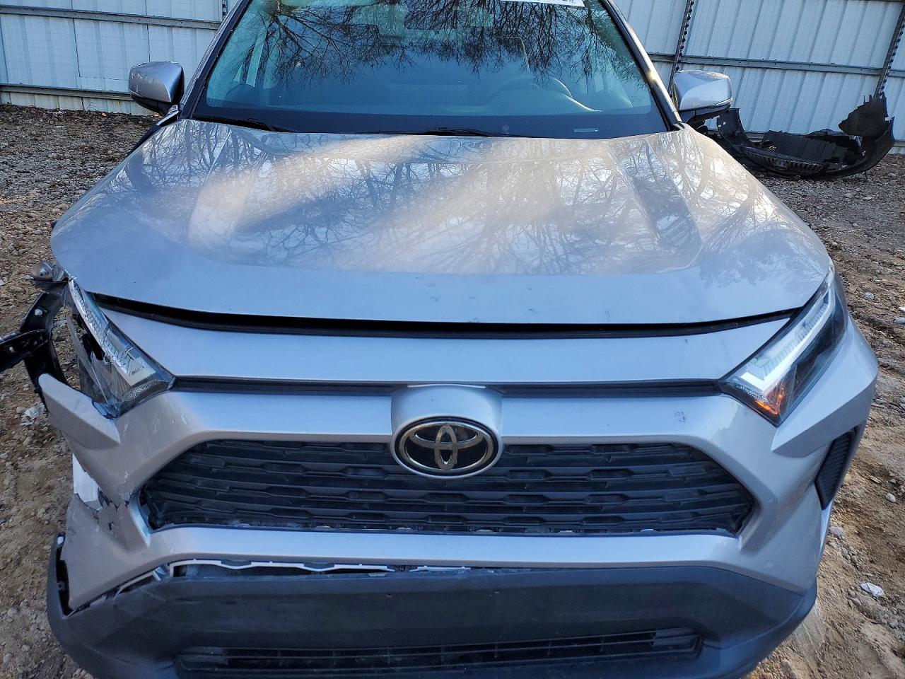 2024 TOYOTA RAV4 XLE photo 12