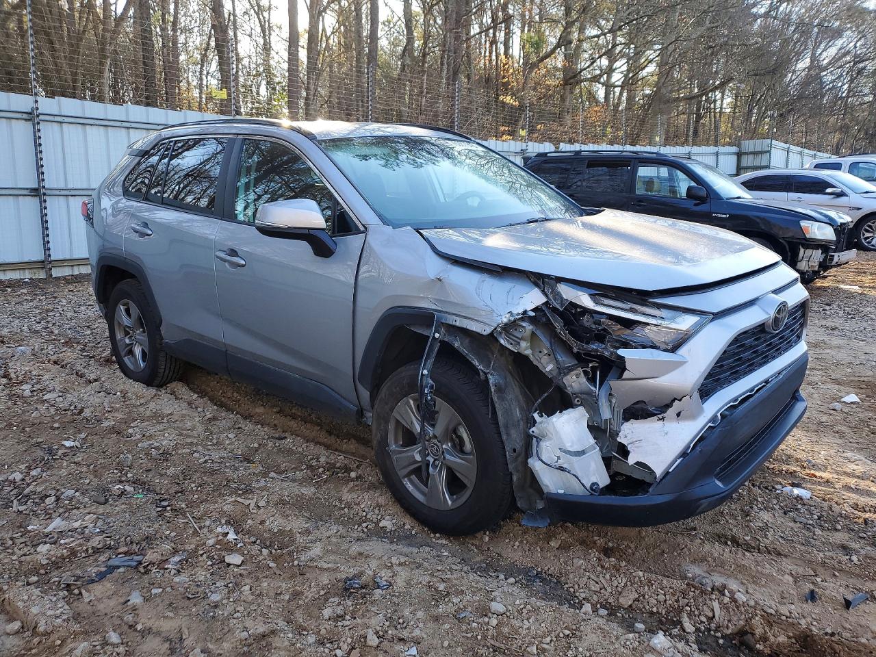 2024 TOYOTA RAV4 XLE photo 4