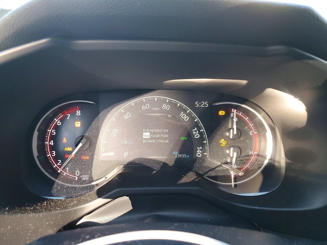 2024 TOYOTA RAV4 XLE photo 9