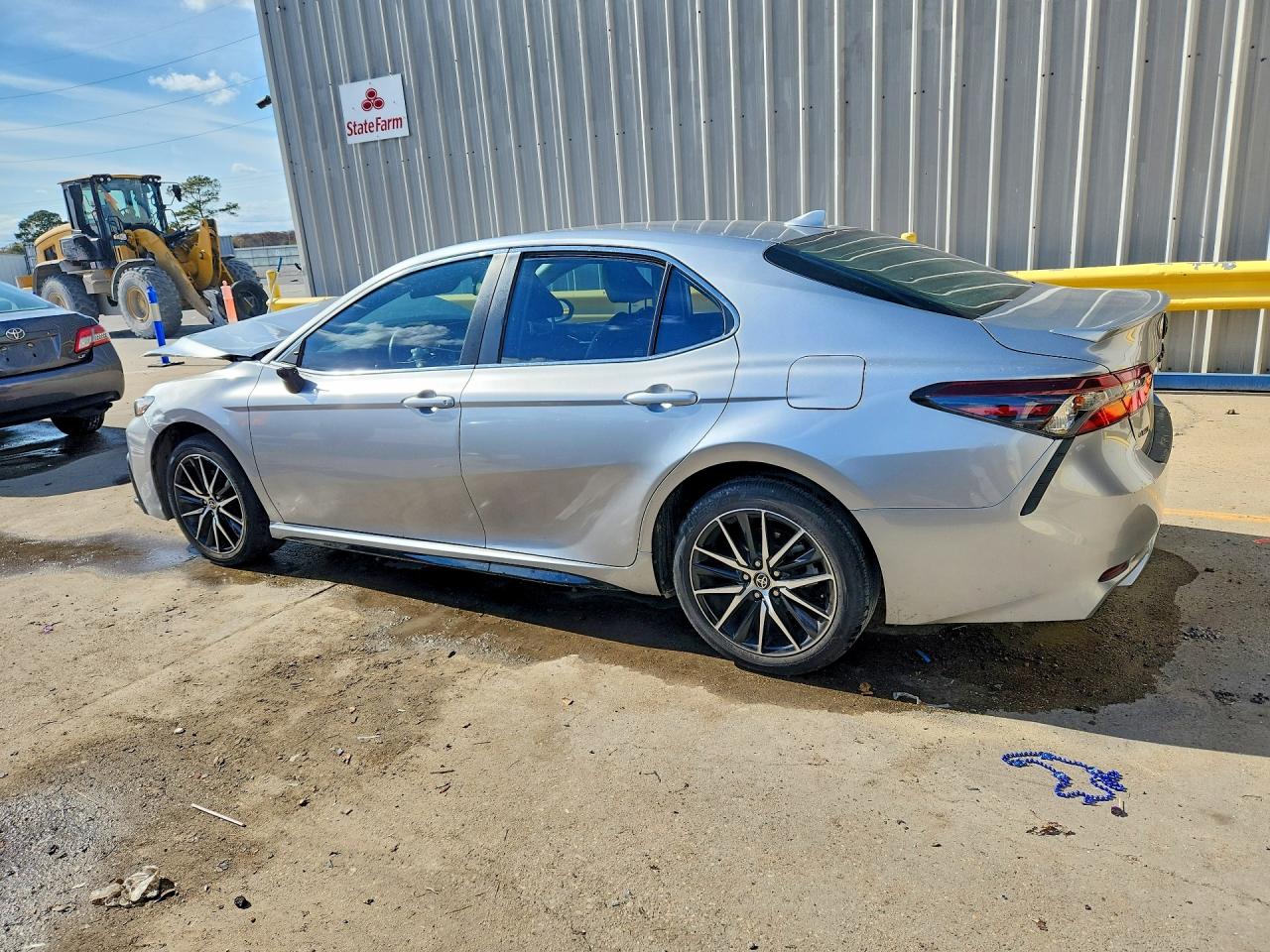 2022 TOYOTA CAMRY SE photo 3