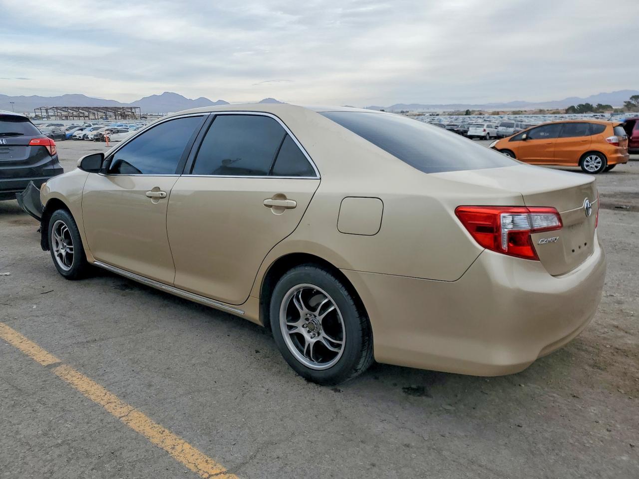 2012 TOYOTA CAMRY LE photo 3