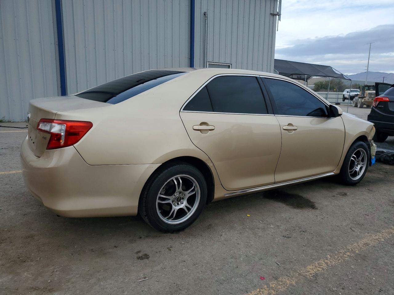 2012 TOYOTA CAMRY LE photo 5