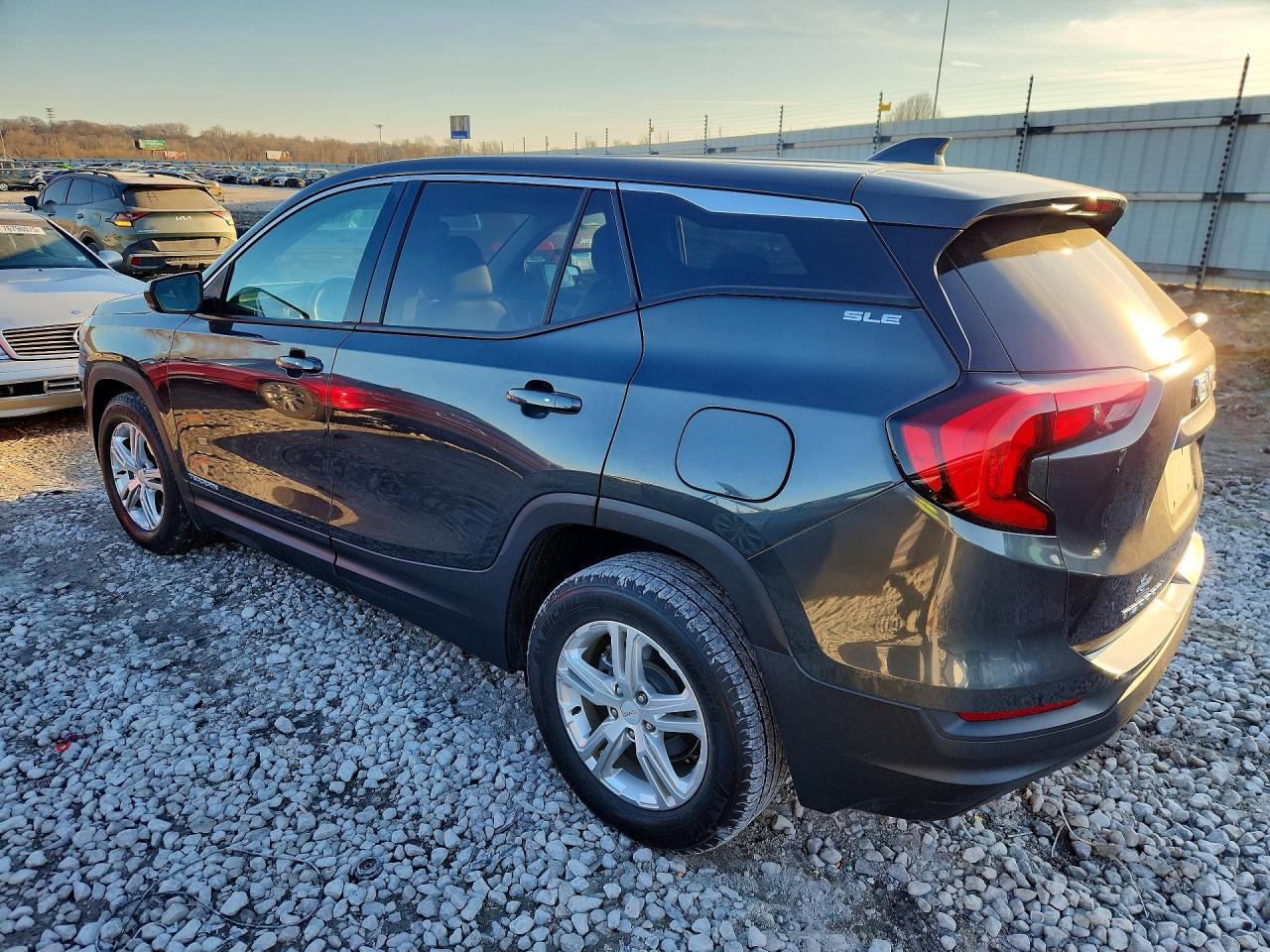 2018 GMC TERRAIN SLE photo 3