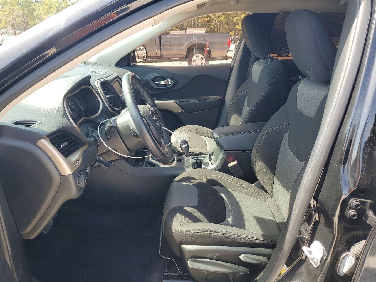2018 JEEP CHEROKEE photo 19