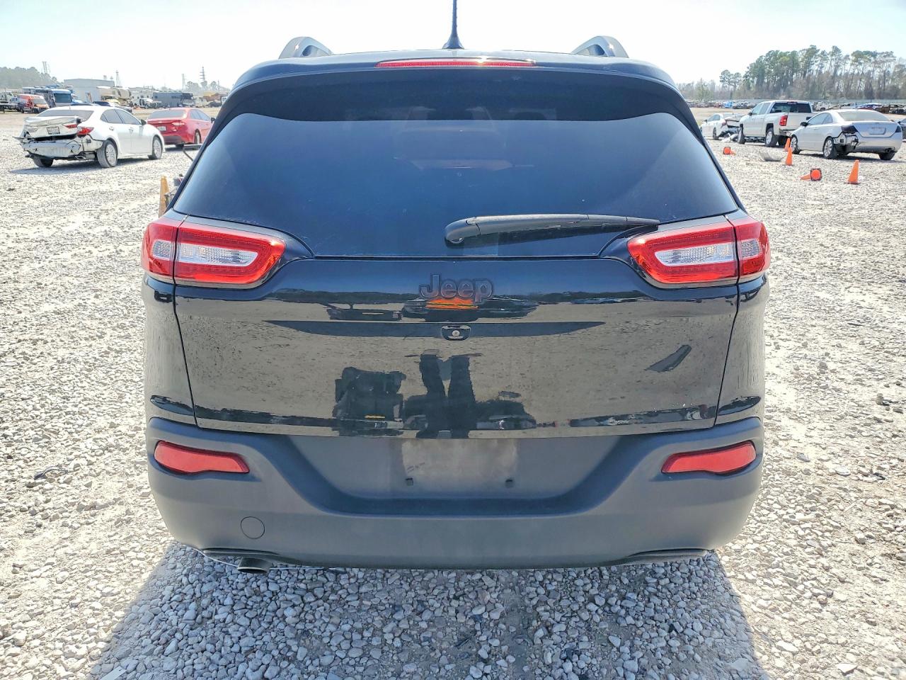 2018 JEEP CHEROKEE photo 16