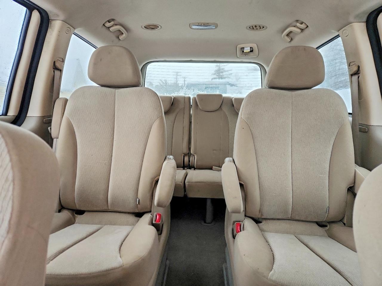 2011 KIA SEDONA LX photo 10