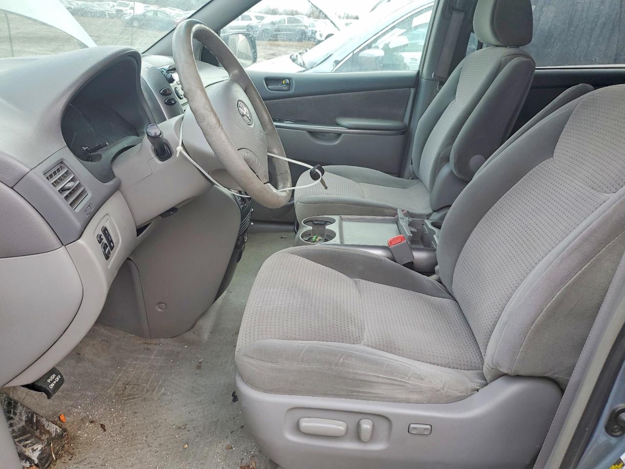 2006 TOYOTA SIENNA LE 7 PASSENGER photo 19