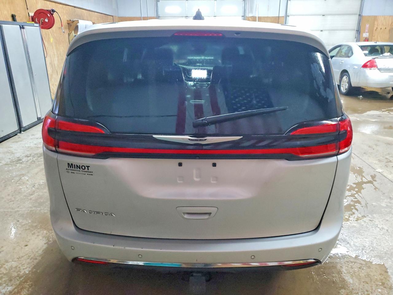2023 CHRYSLER PACIFICA TOURING L photo 6