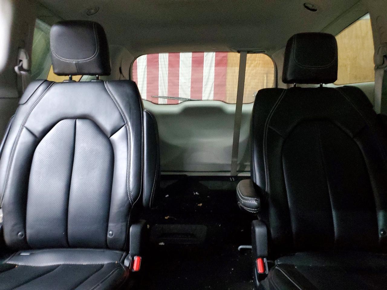 2023 CHRYSLER PACIFICA TOURING L photo 10