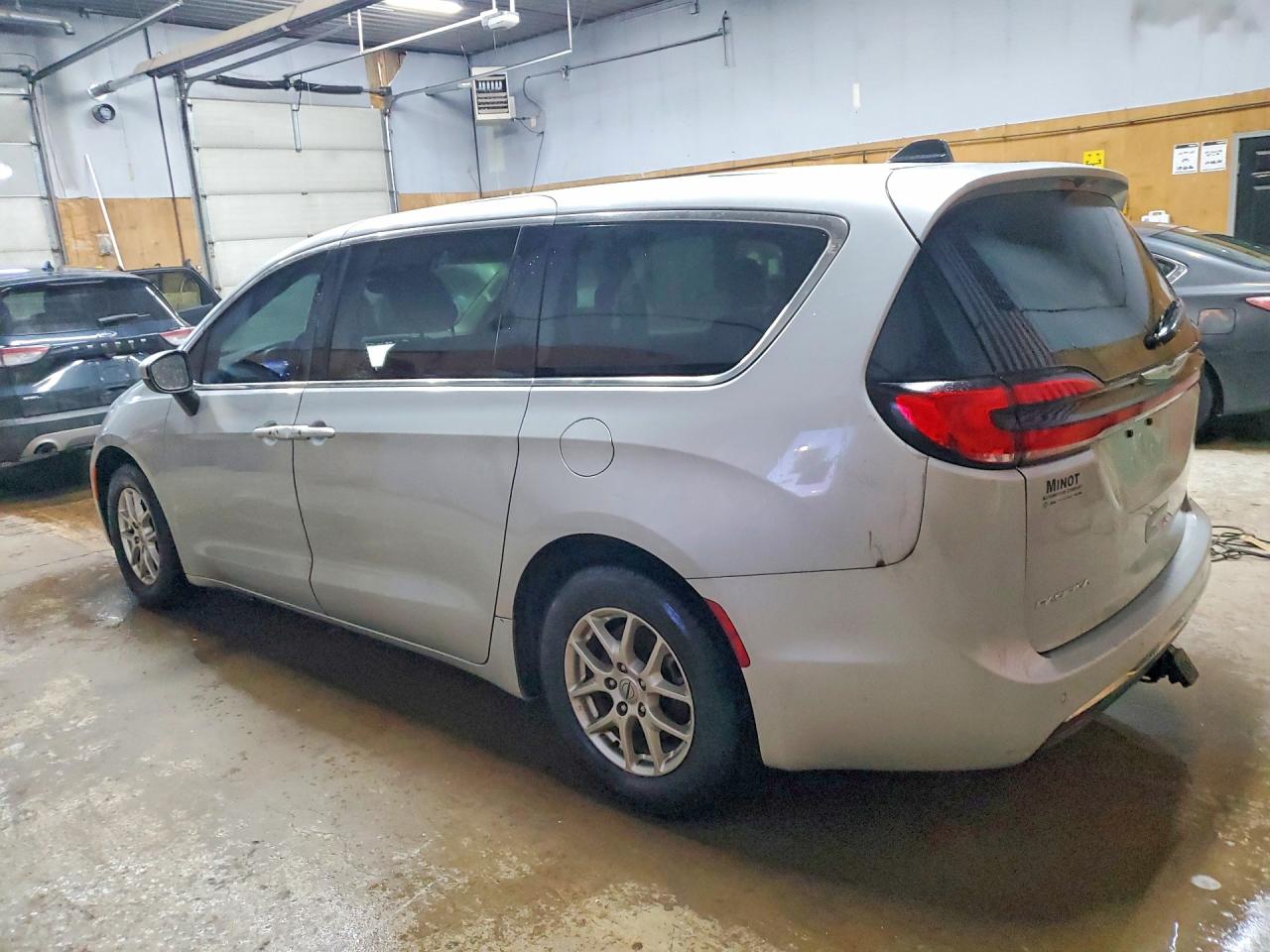 2023 CHRYSLER PACIFICA TOURING L photo 2