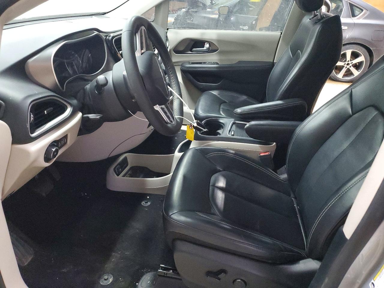 2023 CHRYSLER PACIFICA TOURING L photo 7