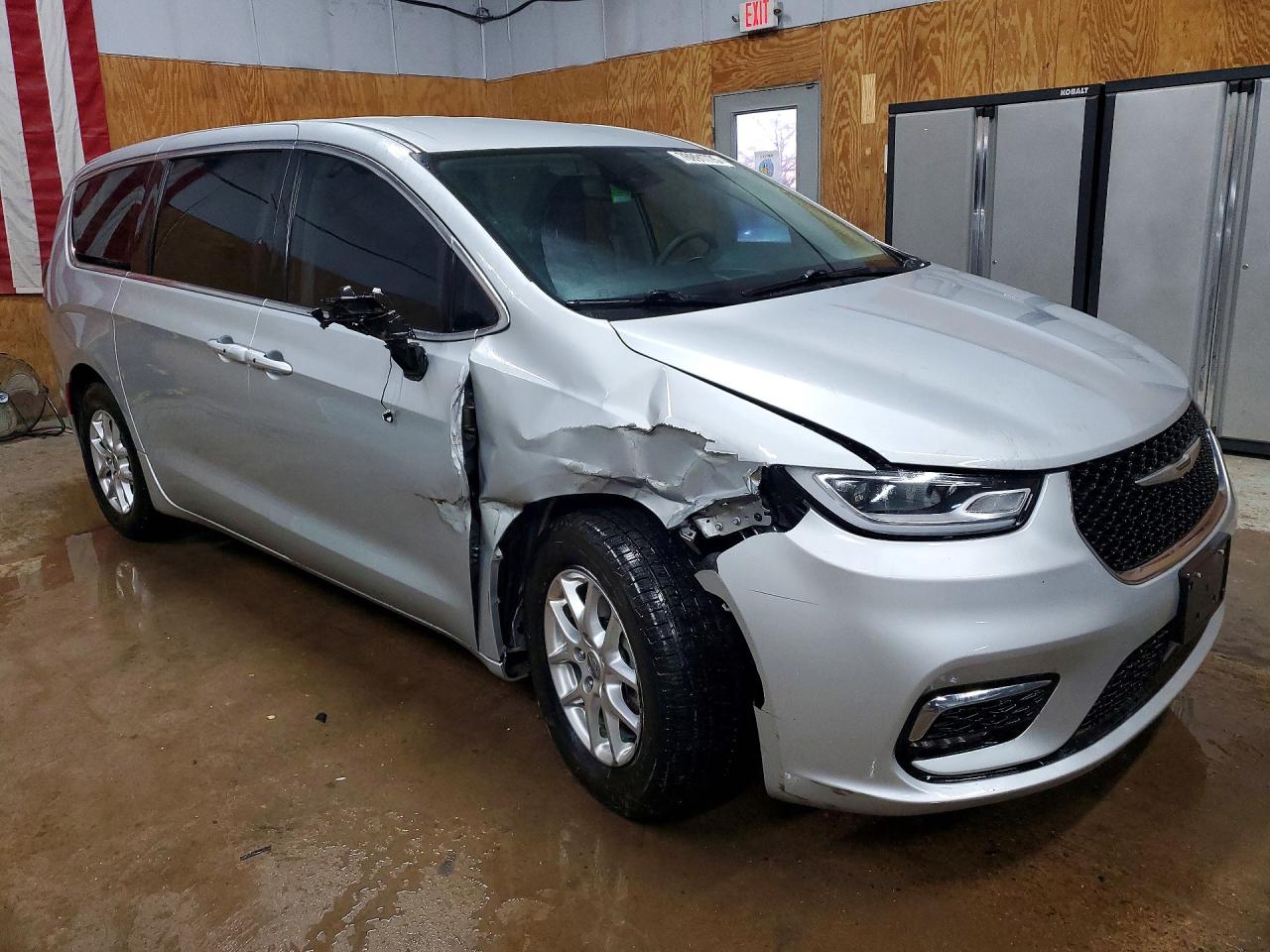 2023 CHRYSLER PACIFICA TOURING L photo 4