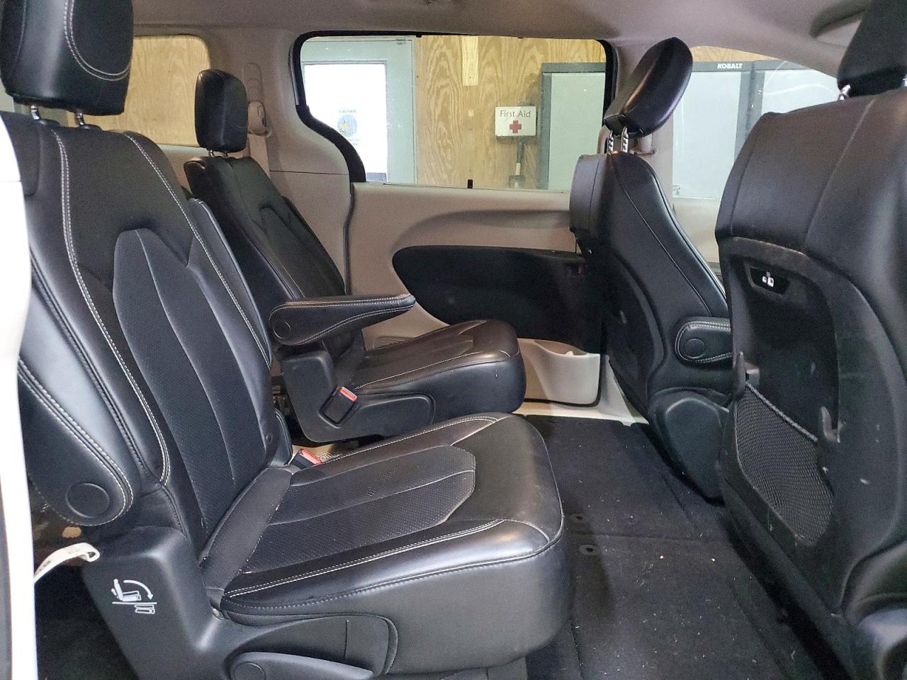 2023 CHRYSLER PACIFICA TOURING L photo 11