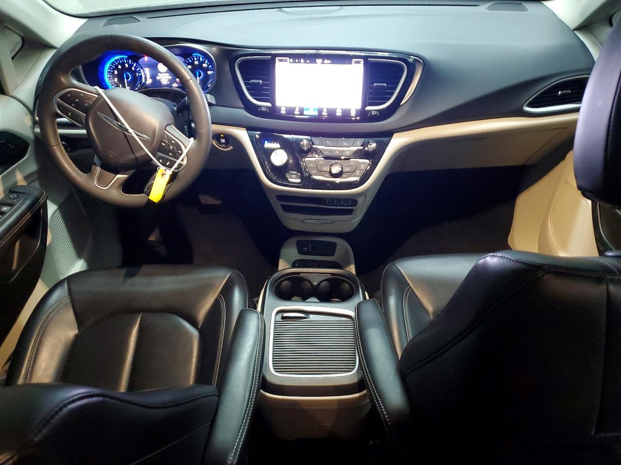 2023 CHRYSLER PACIFICA TOURING L photo 8