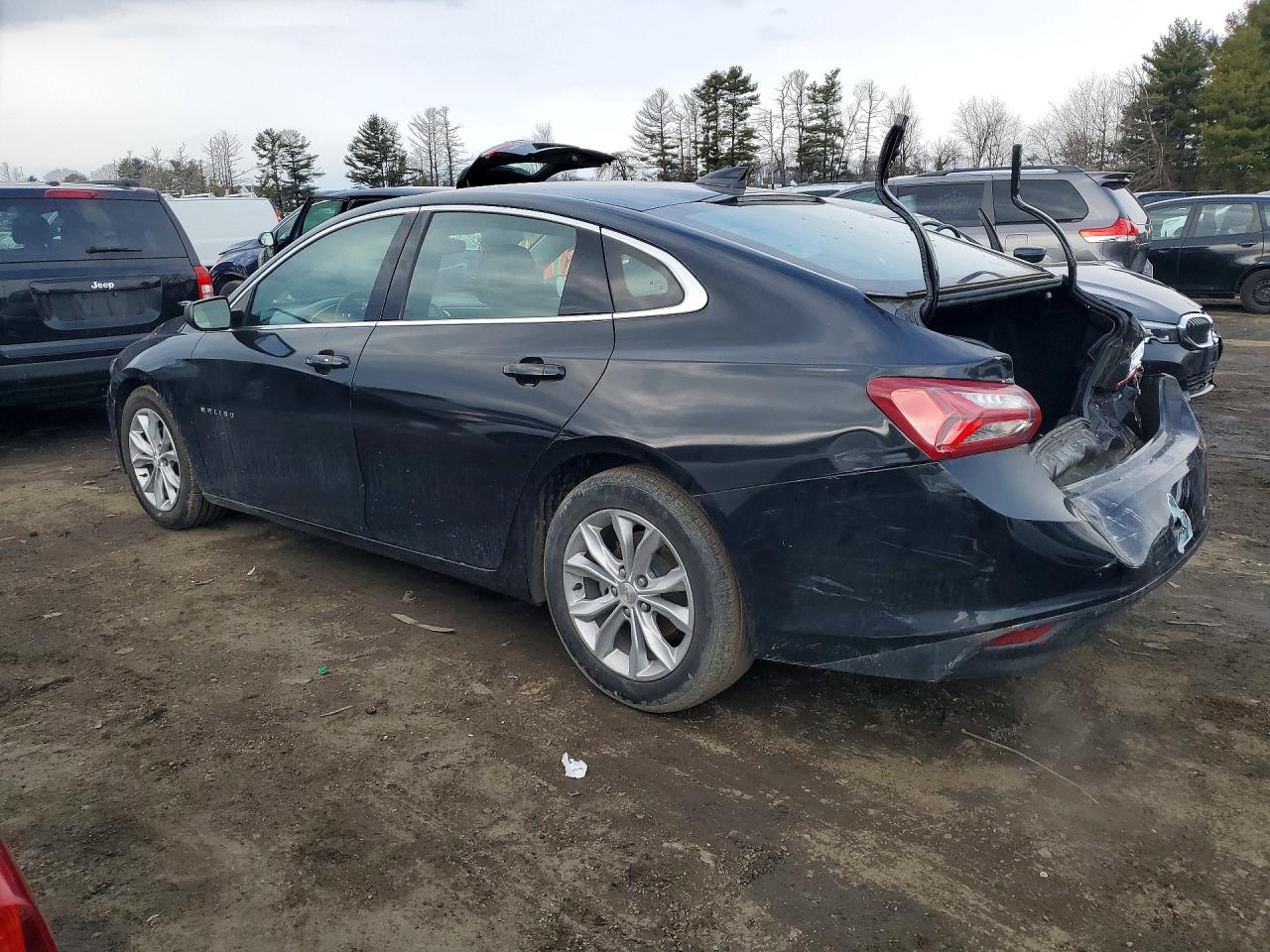 2022 CHEVROLET MALIBU LT photo 4
