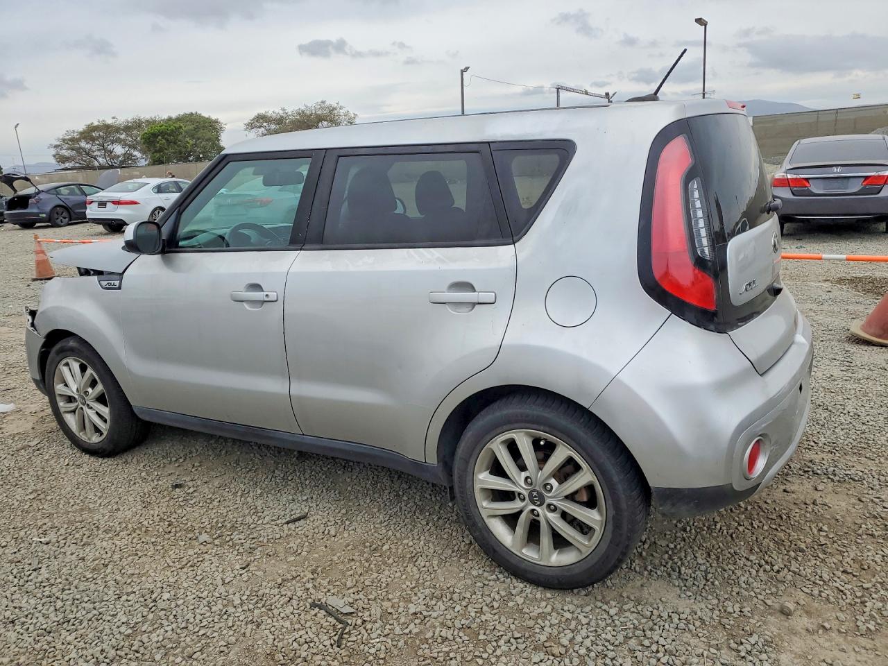 2017 KIA SOUL + photo 3