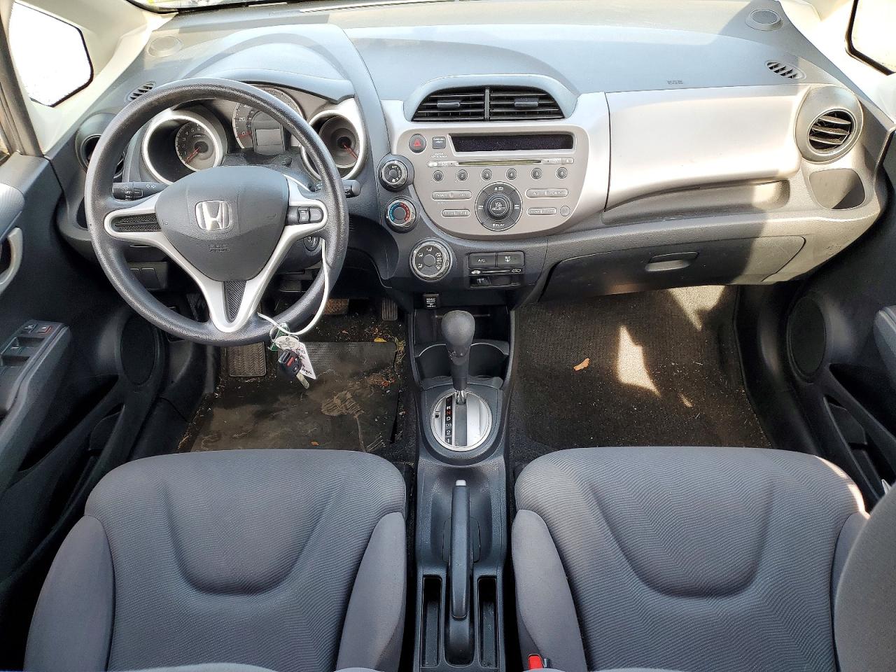 2013 HONDA FIT photo 8