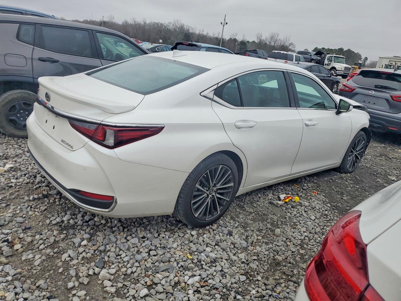 2024 LEXUS ES 300H BASE photo 3