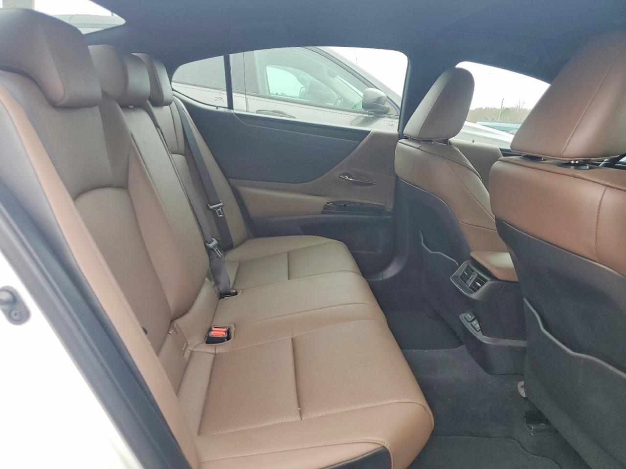 2024 LEXUS ES 300H BASE photo 10