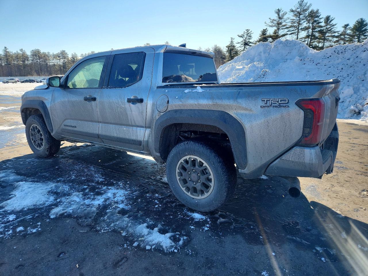 2025 TOYOTA TACOMA DOUBLE CAB photo 2