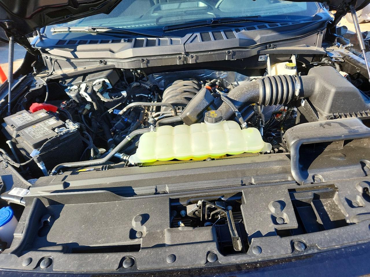 2025 FORD F150 LARIAT photo 11