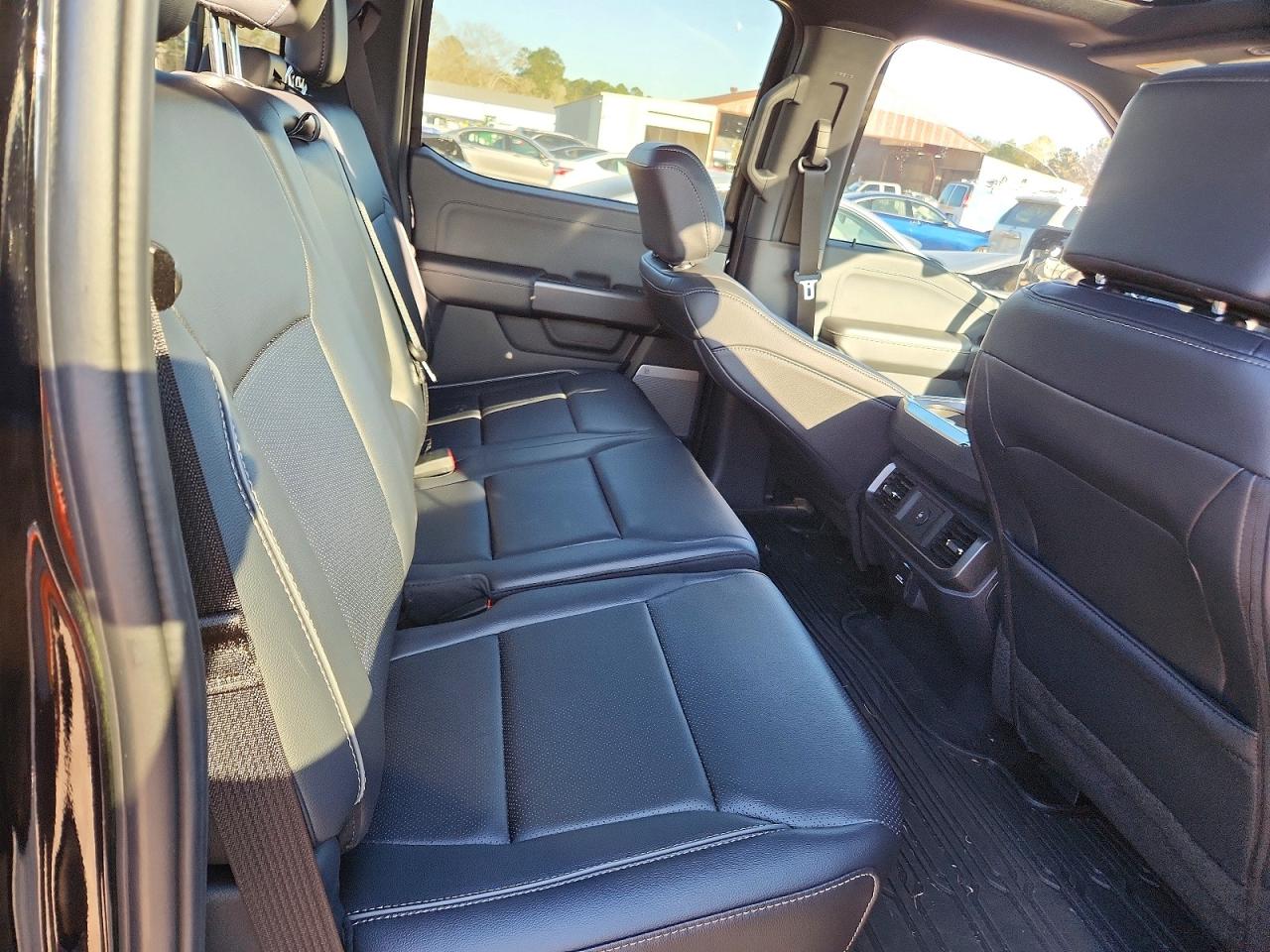 2025 FORD F150 LARIAT photo 10