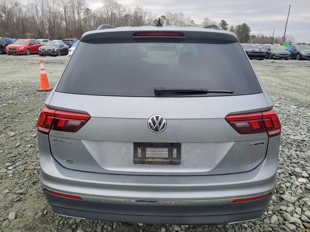 2021 VOLKSWAGEN TIGUAN SE photo 11