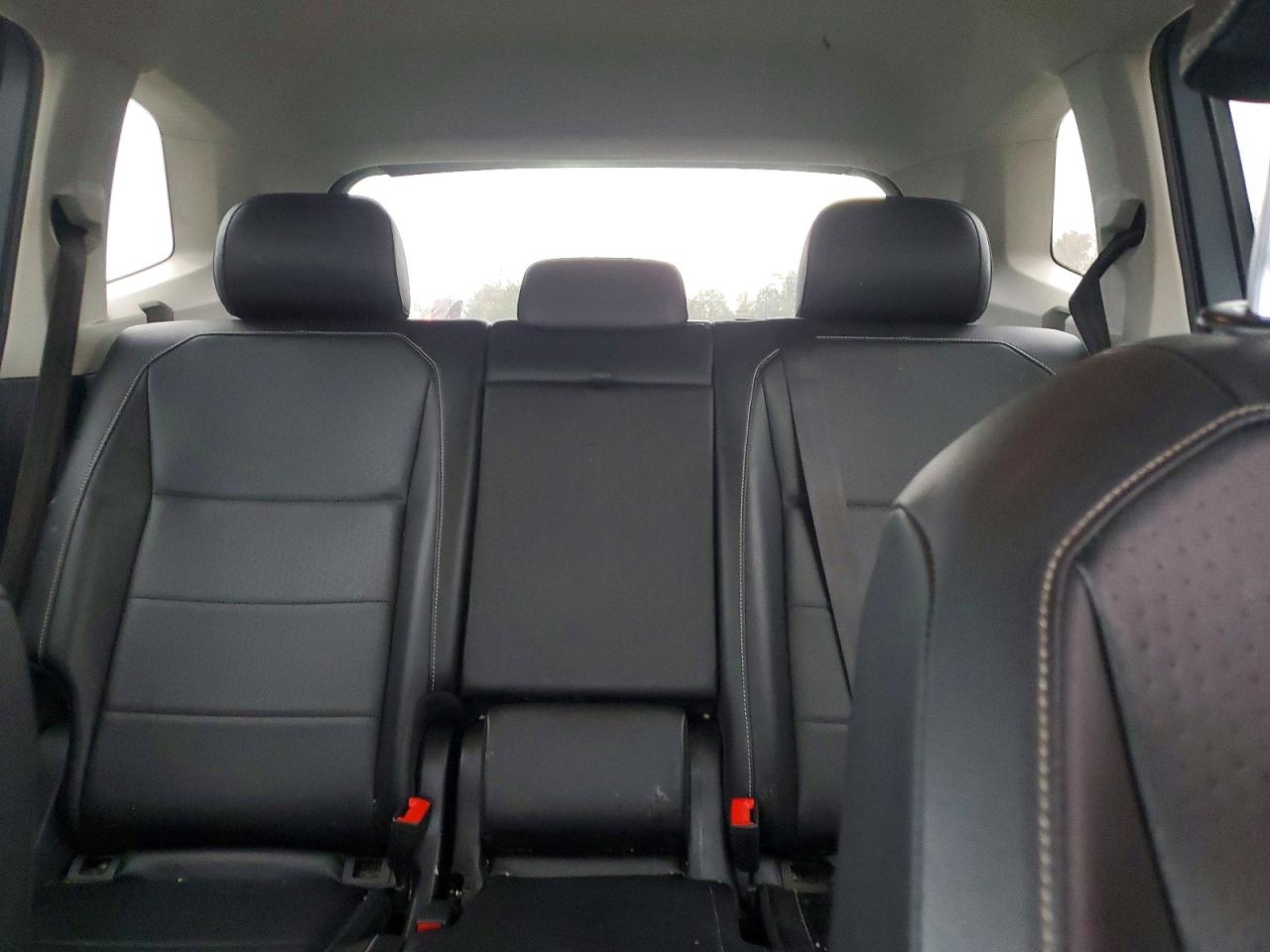 2021 VOLKSWAGEN TIGUAN SE photo 19