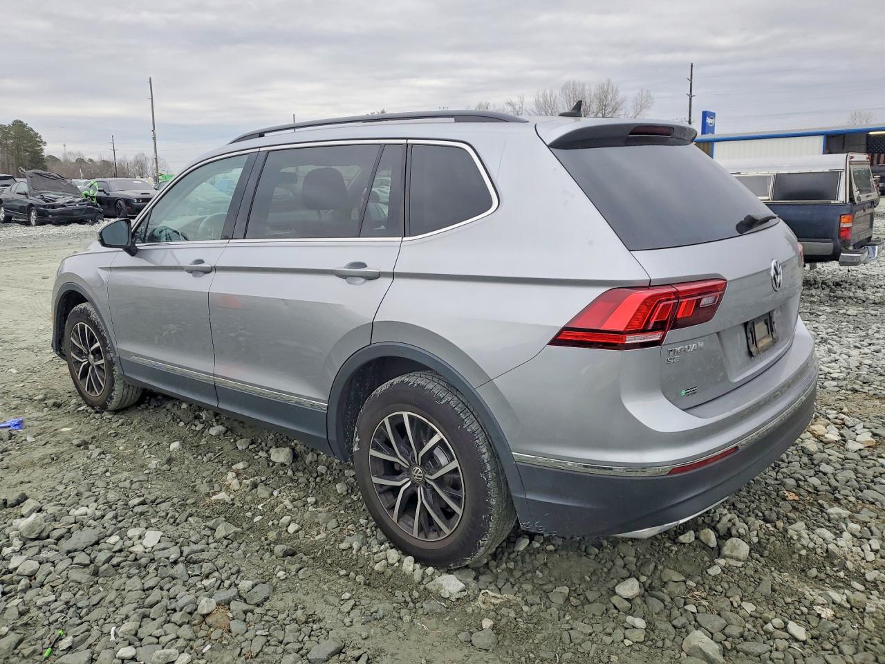 2021 VOLKSWAGEN TIGUAN SE photo 3