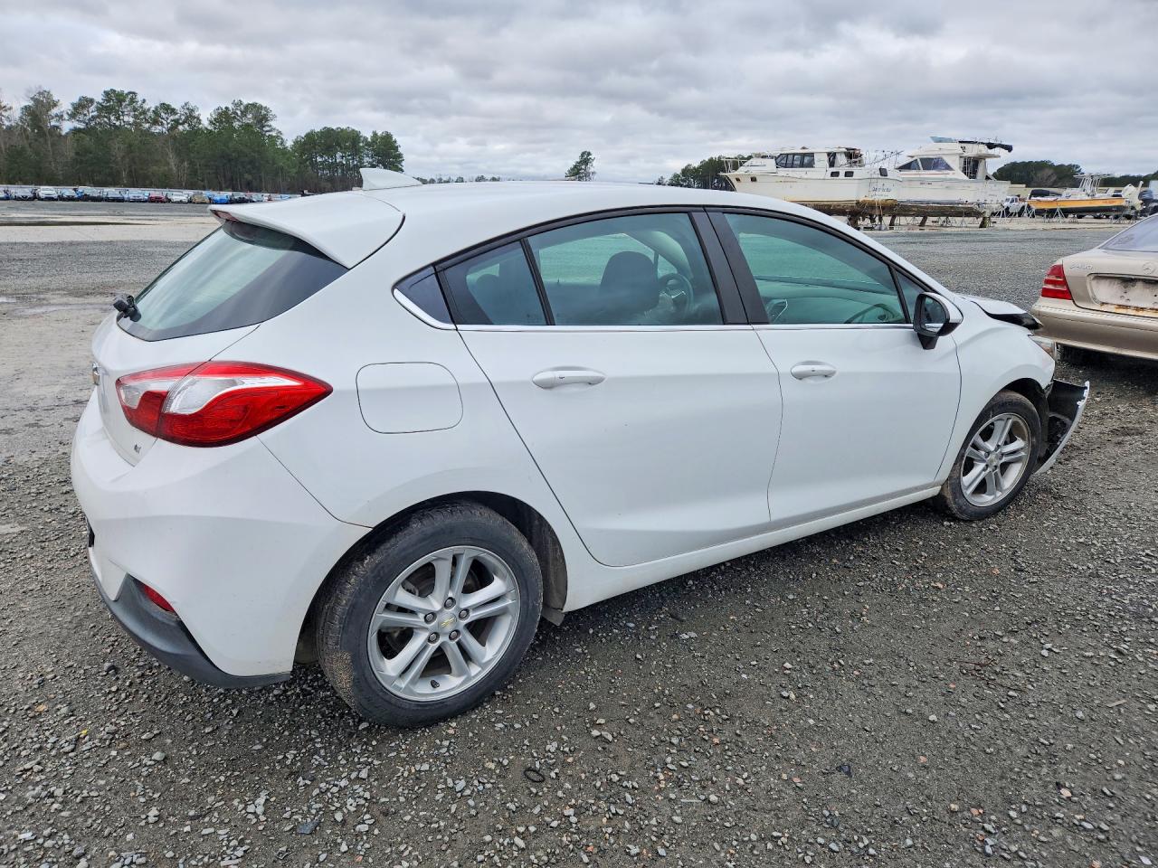 2017 CHEVROLET CRUZE LT photo 3