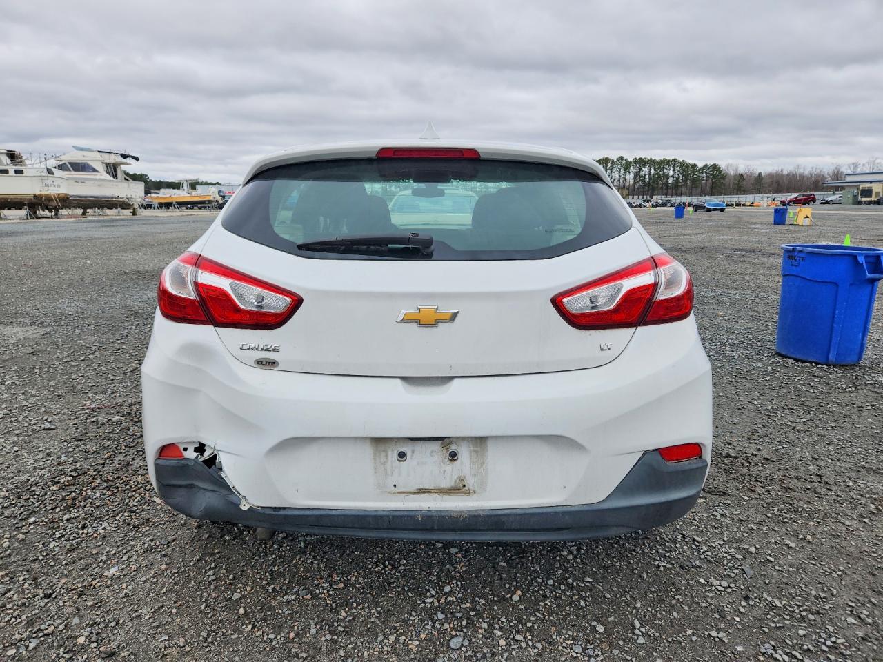 2017 CHEVROLET CRUZE LT photo 6