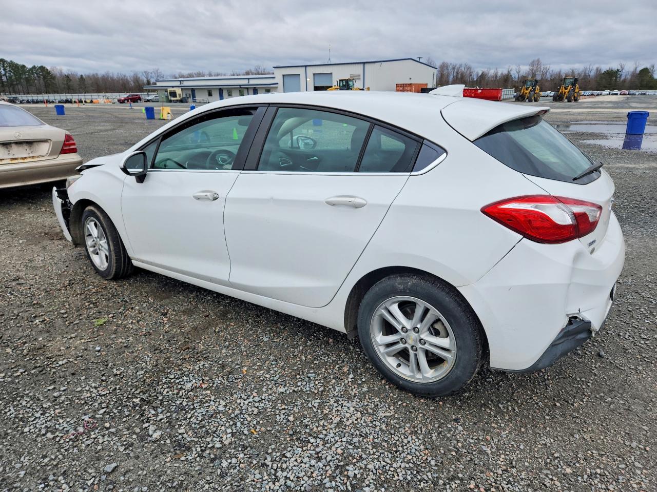 2017 CHEVROLET CRUZE LT photo 2