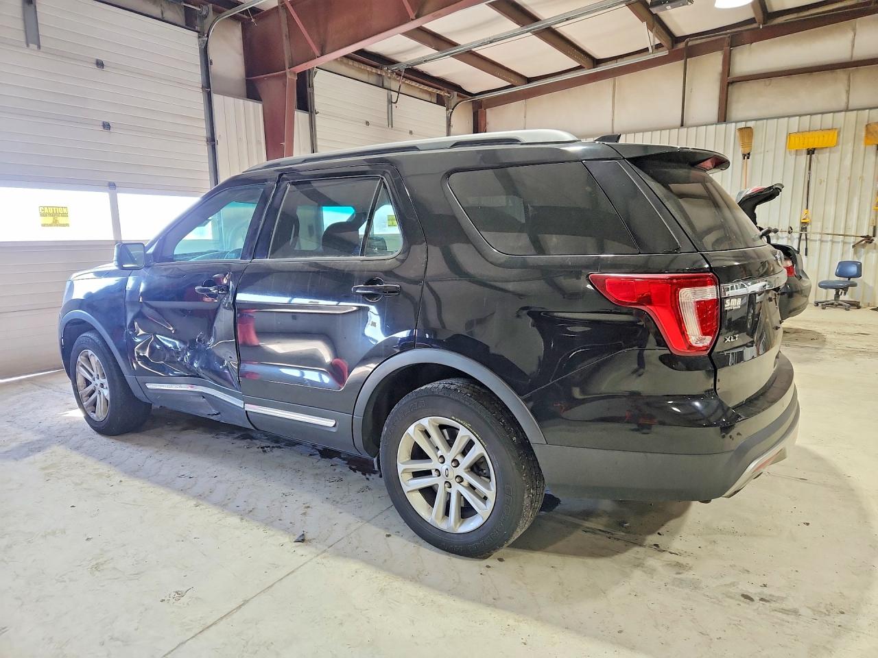 2016 FORD EXPLORER XLT photo 2