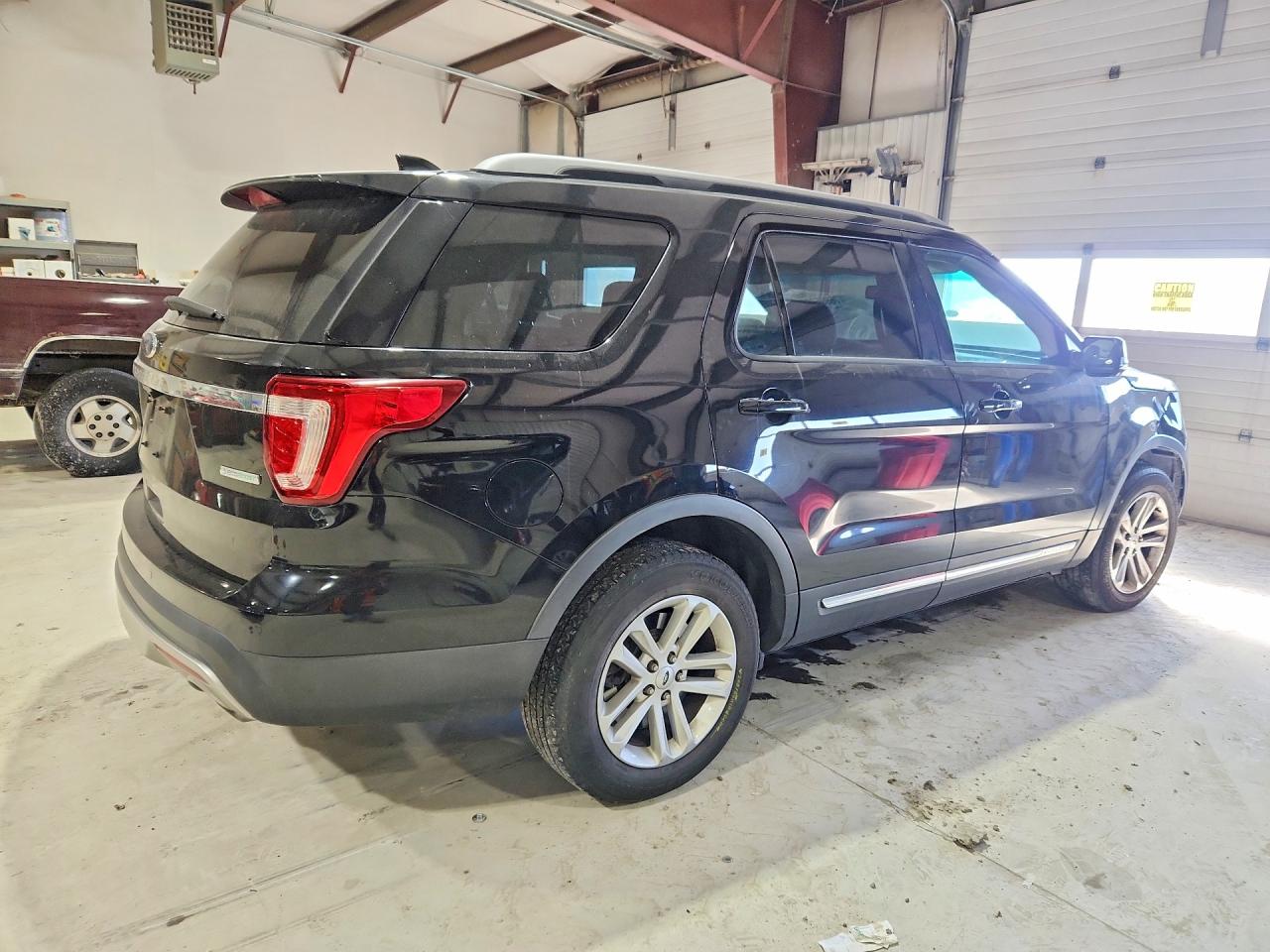 2016 FORD EXPLORER XLT photo 3