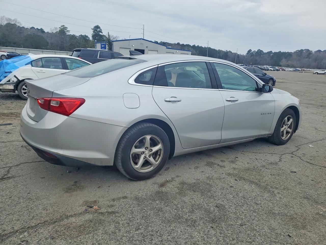 2018 CHEVROLET MALIBU LS photo 3