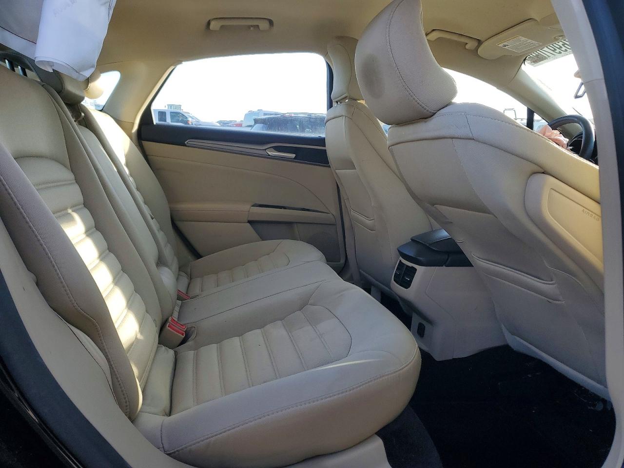 2015 FORD FUSION SE photo 19