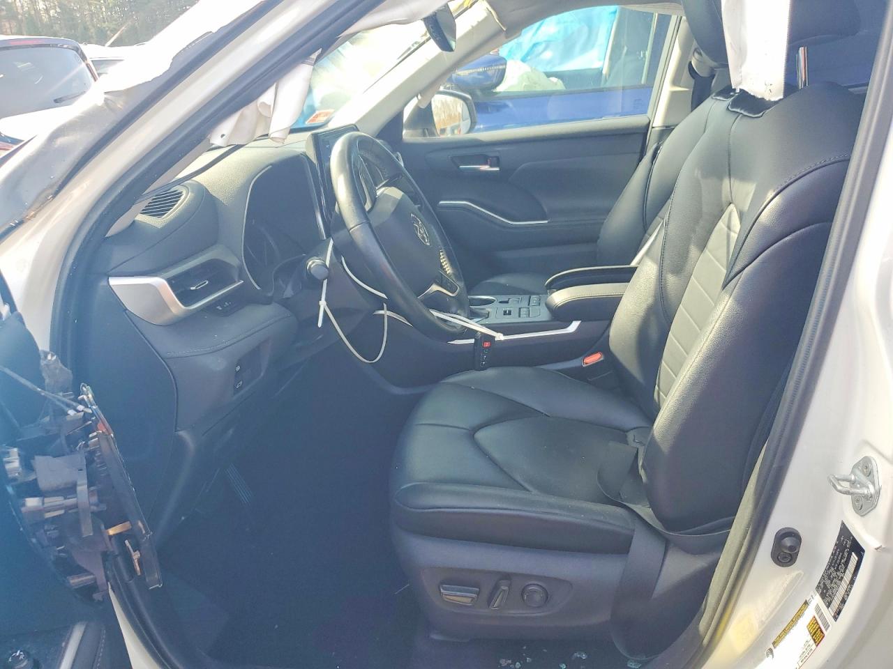 2021 TOYOTA HIGHLANDER XLE photo 13