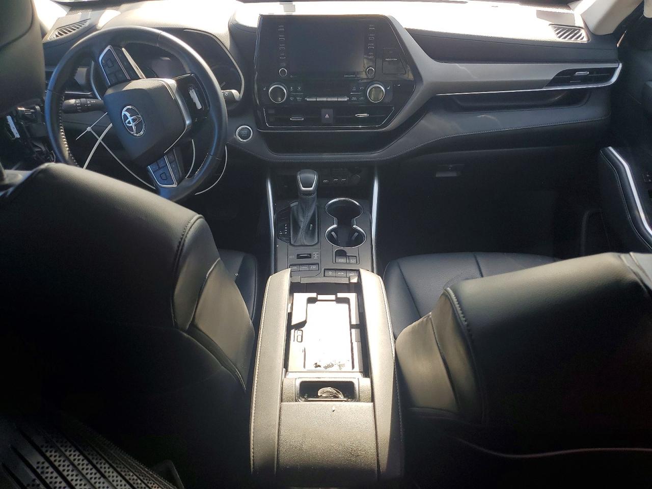 2021 TOYOTA HIGHLANDER XLE photo 15