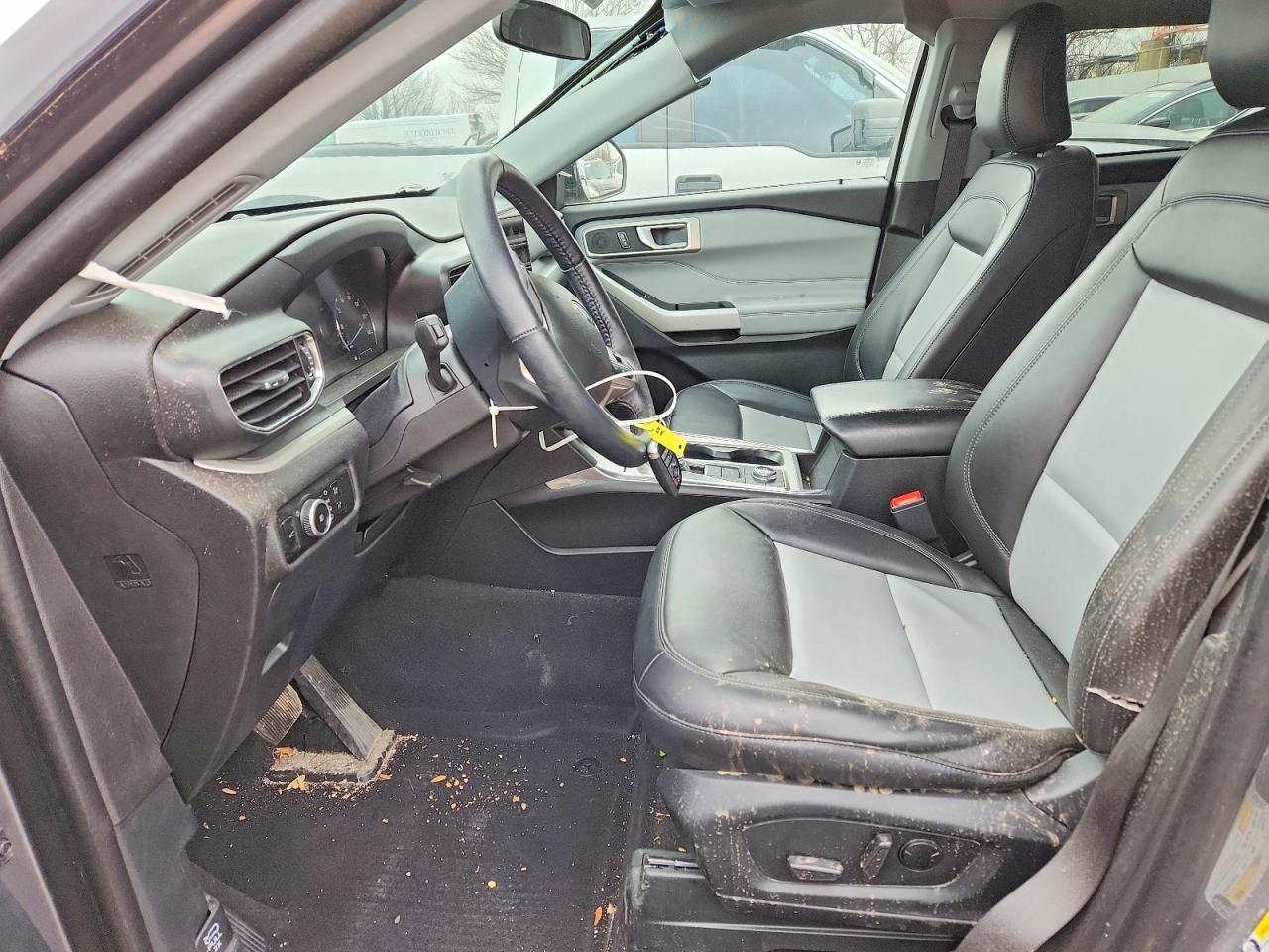2023 FORD EXPLORER XLT photo 25
