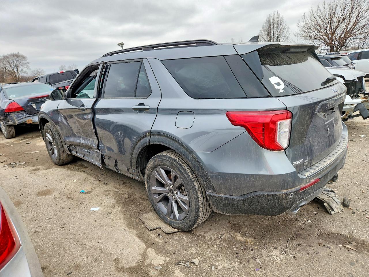 2023 FORD EXPLORER XLT photo 5